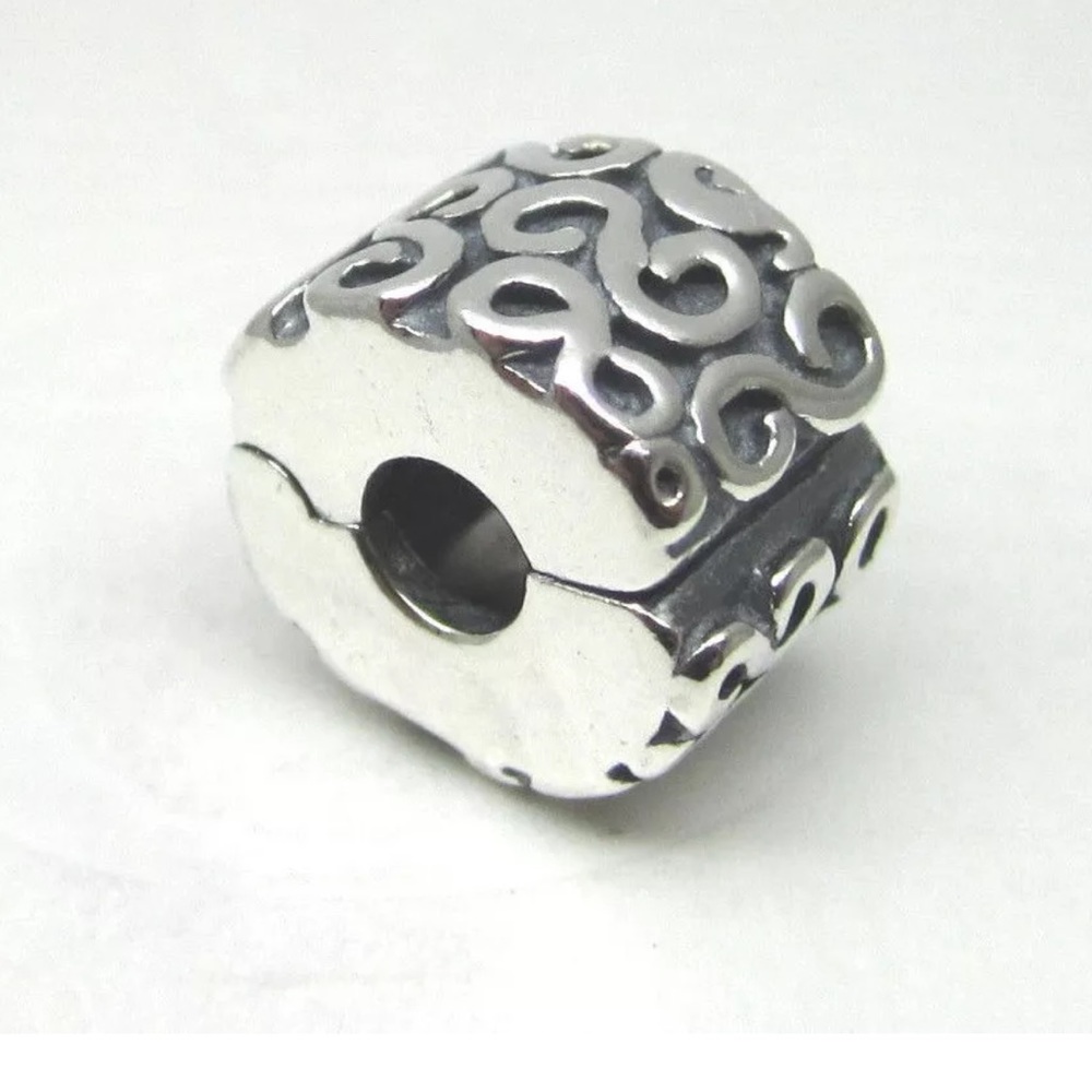 🌸🌸 Pandora  Sterling silver S clip spacer
